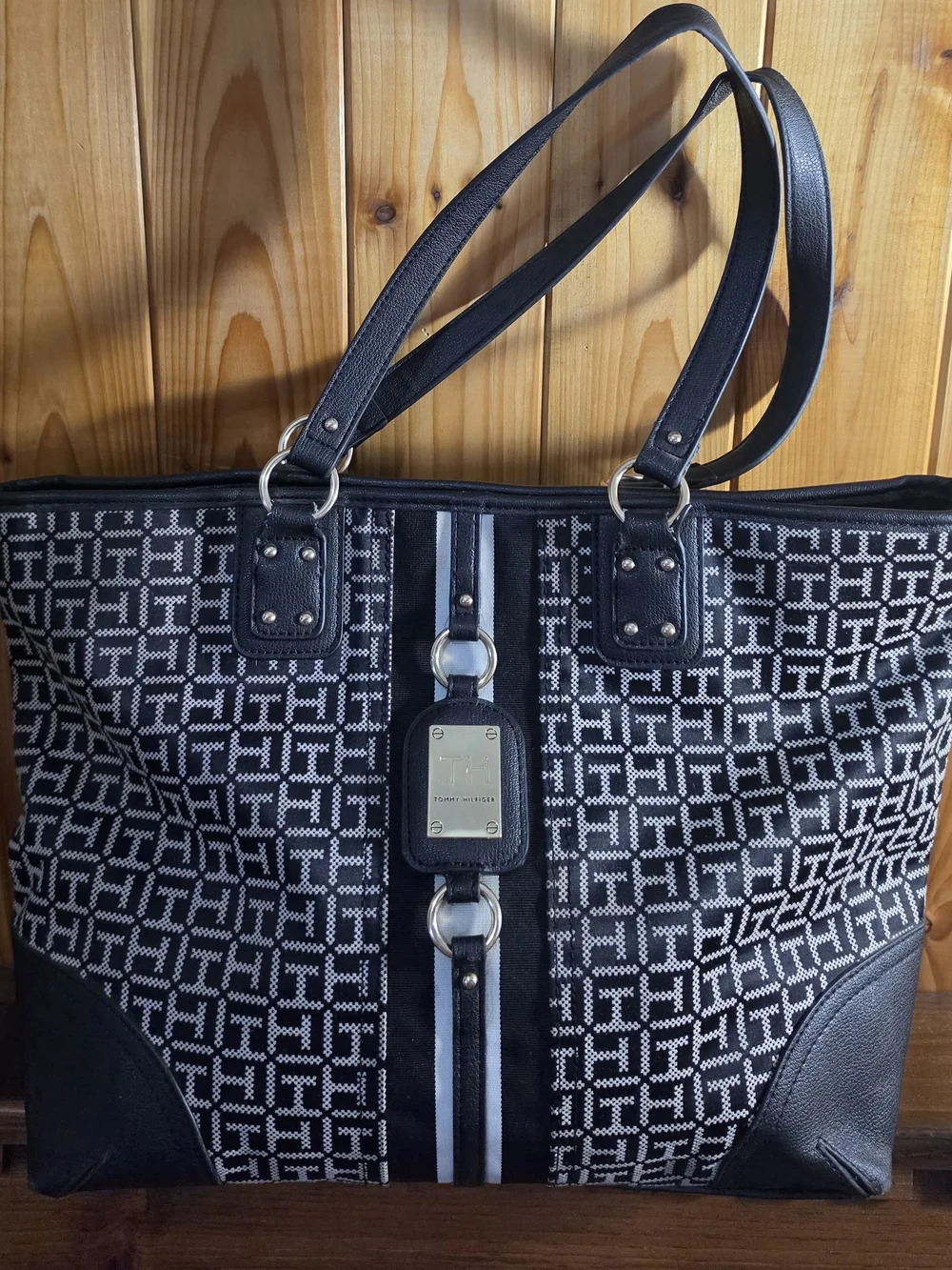 ​✨ Tommy Hilfiger Monogram Tote – Black & White✨️